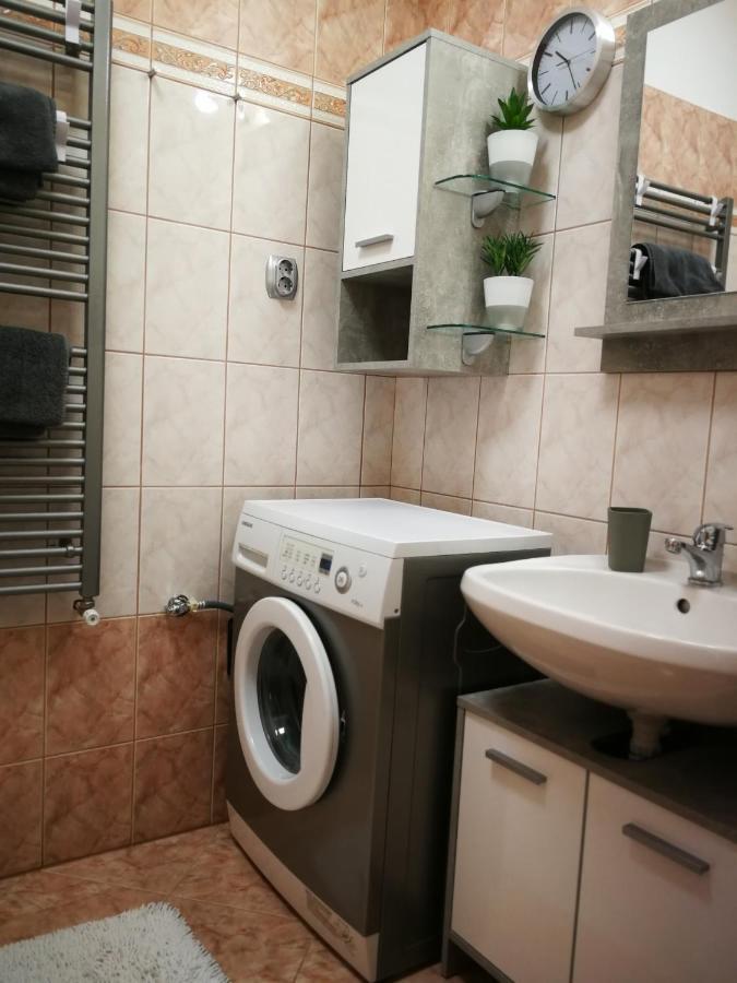 Voeroesmarty Apartman Miskolc - Belvaros - Downtown מראה חיצוני תמונה