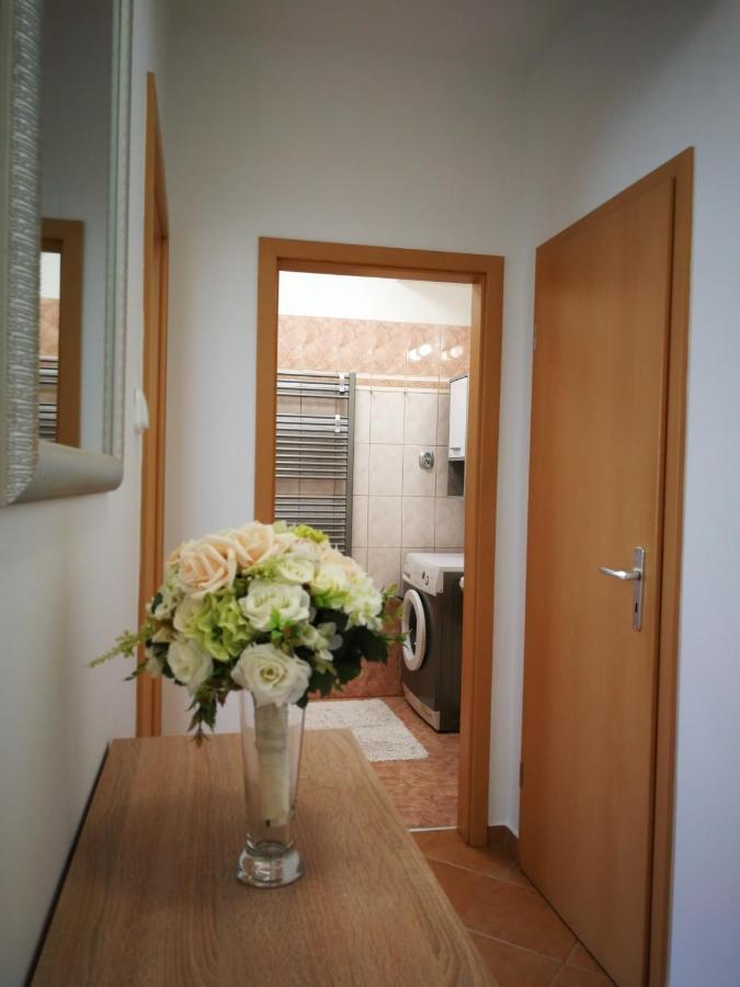 Voeroesmarty Apartman Miskolc - Belvaros - Downtown מראה חיצוני תמונה