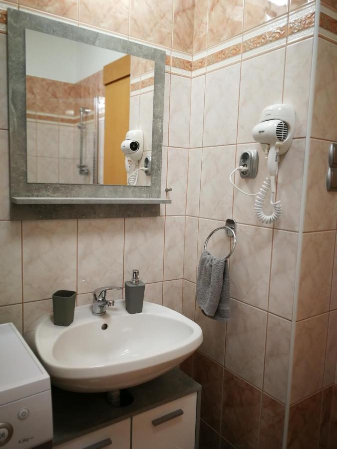 Voeroesmarty Apartman Miskolc - Belvaros - Downtown מראה חיצוני תמונה